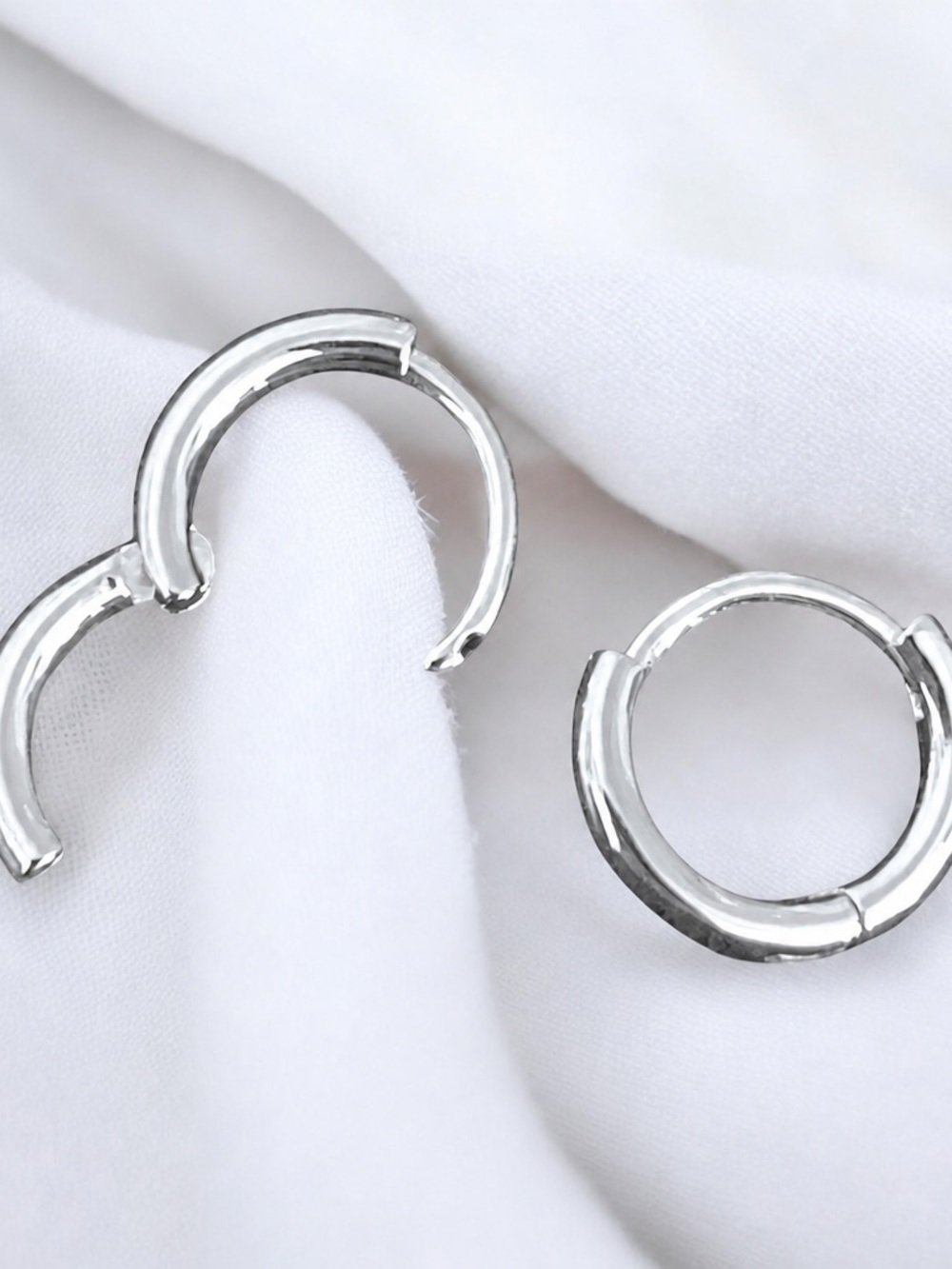 Silver plated stainless steel 10mm Huggie hoop earrings - Picture 6 of 6